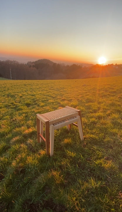 Handgefertigte Sitzbank aus Esche mit Papierkordel