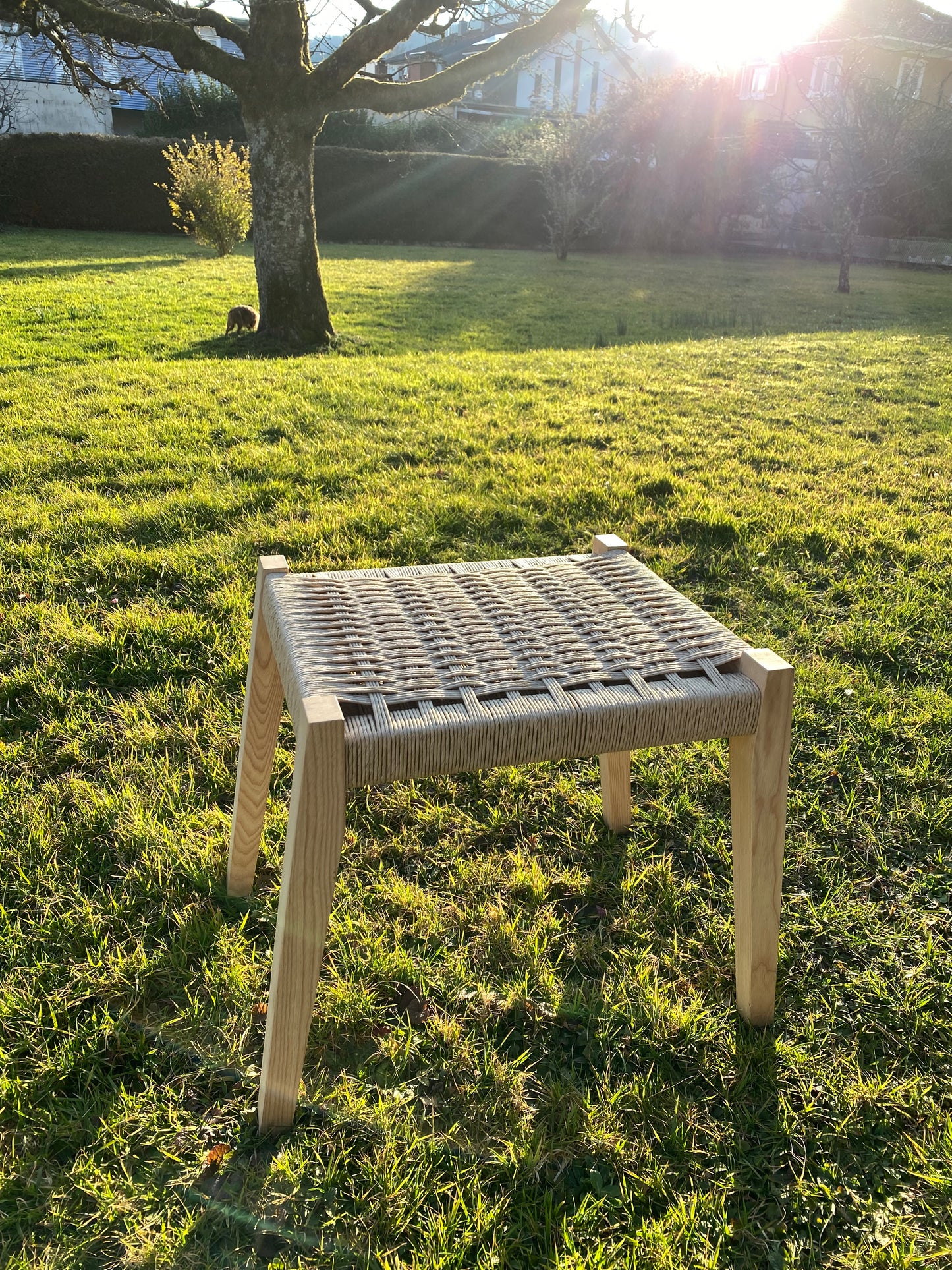 Handgefertigte Sitzbank aus Esche mit Papierkordel