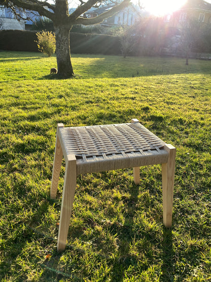 Handgefertigte Sitzbank aus Esche mit Papierkordel