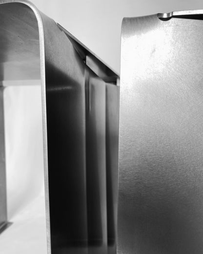 Handgefertigte Edelstahl-Sitzbank