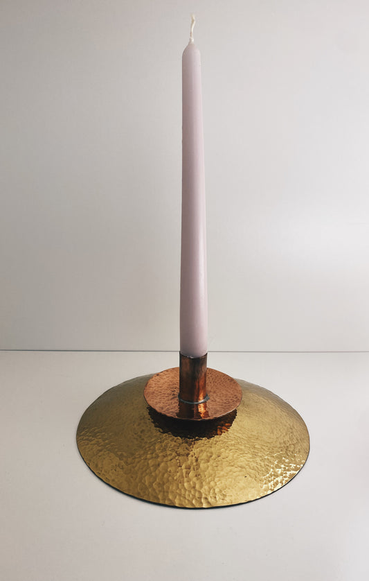 Handgetriebener Kerzenständer aus Messing und Kupfer