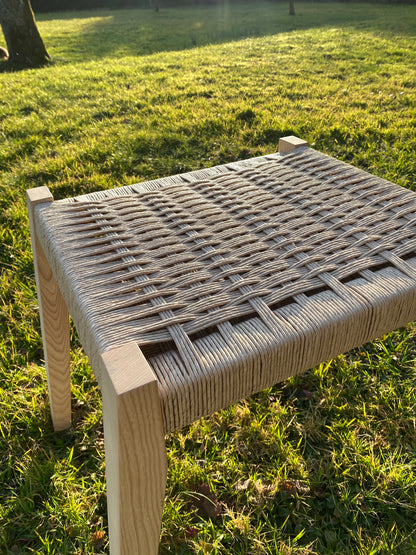 Handgefertigte Sitzbank aus Esche mit Papierkordel