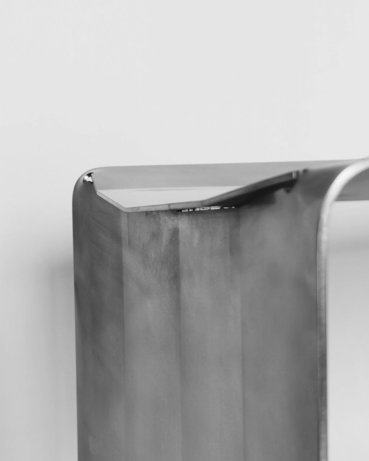 Handgefertigte Edelstahl-Sitzbank