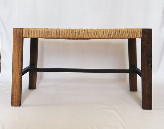 Handgewebte Sitzbank aus Nussbaum und Papierkordel