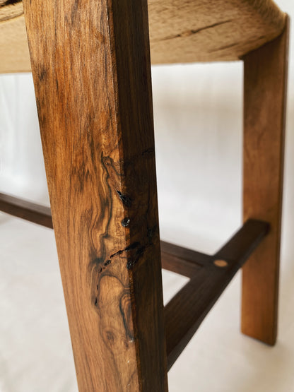 Handgewebte Sitzbank aus Nussbaum und Papierkordel